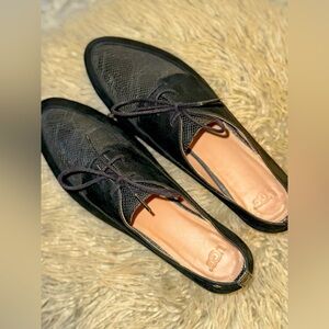 UGG Black Oxford Shoes Sleek Leather Design
